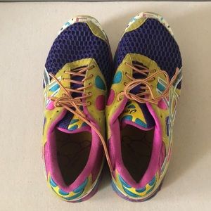 ASICS 7.5 running shoe